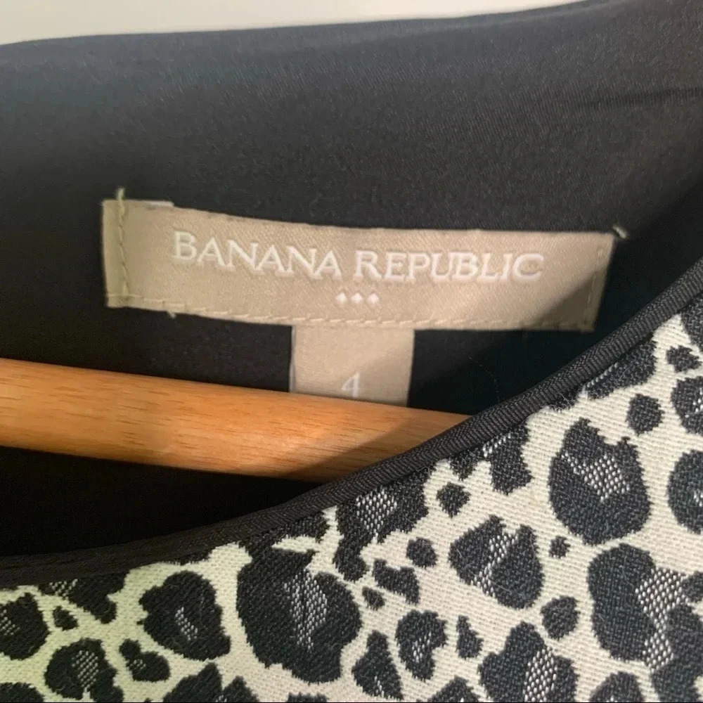 Banana Republic Black Gray Animal Print Fitted Dress Size 4 - Picture 9 of 9